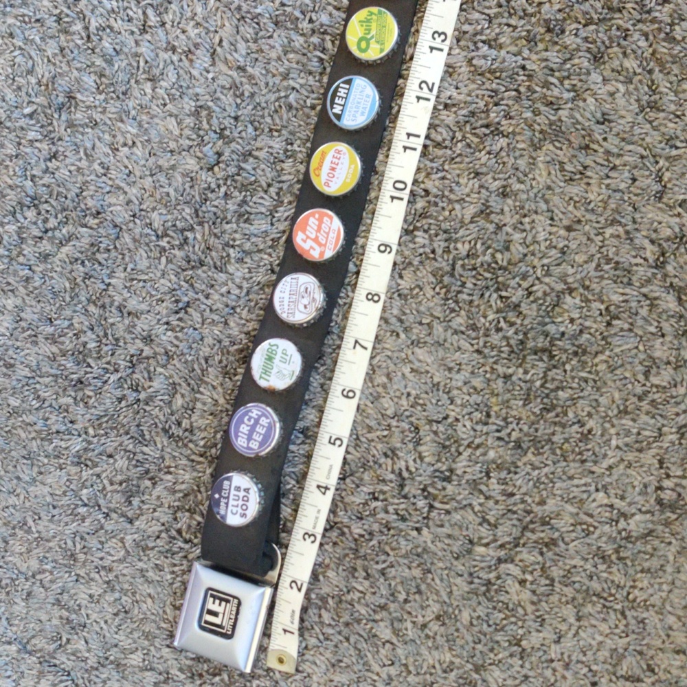Little Earth Bottlecap Seatbelt Buckle Rubber Belt - Picture 3 of 4